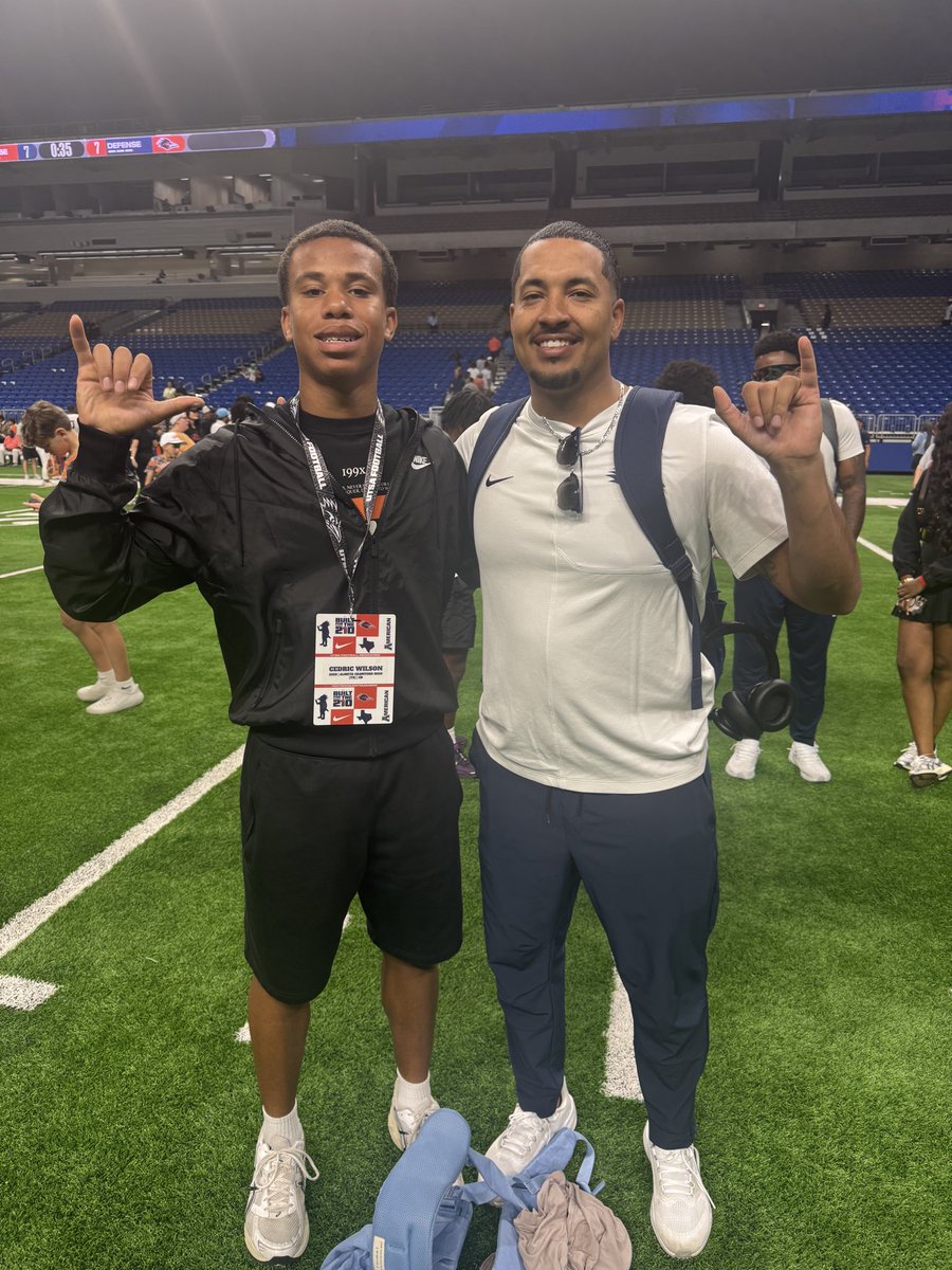 CJWilson2011's tweet photo. Had a great time at @UTSAFTBL spring game!! It was great meeting all the coaches! I look forward to coming back to the camp on June 11th!! #BirdsUp 

@CoachJessLoepp @nicholasDgraham @_CoachMWalker @Coach_Cotton713 @seth_wilson43 @TheProtectUCrew @Youngbullz22 @PrepRedzoneTX https://t.co/GISccLSHwt