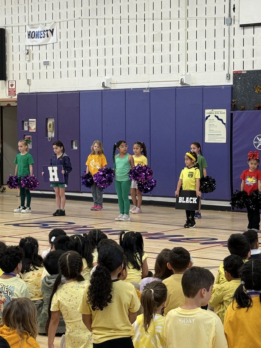 Mrs_Schick_HB's tweet image. A beautiful day for our Fun Run!💛@HamptonBaysES #WeAreHB #FunRun