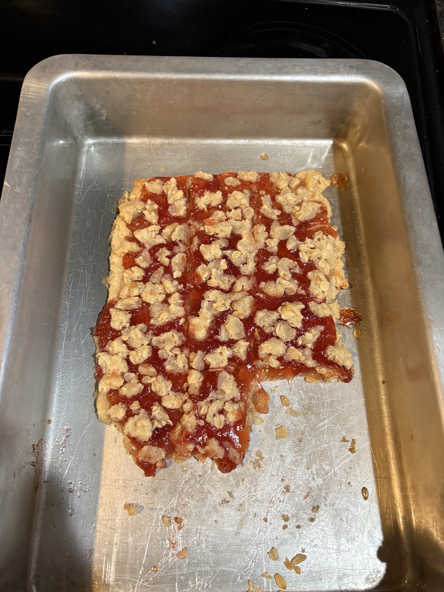 jdog90's tweet image. #dadlife is letting your daughter learn some baking lessons… like pan size…