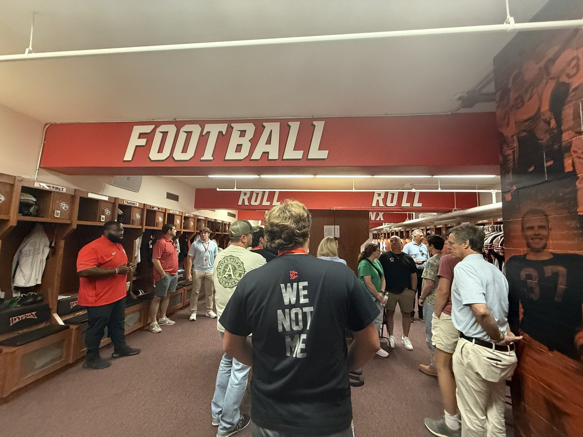 BigCheezy78's tweet photo. Had a great day with @RhodesFootball thanks to @CoachBrown60 @Coach_Womble for showing me around!!! #agtg https://t.co/wyUryT3w9F