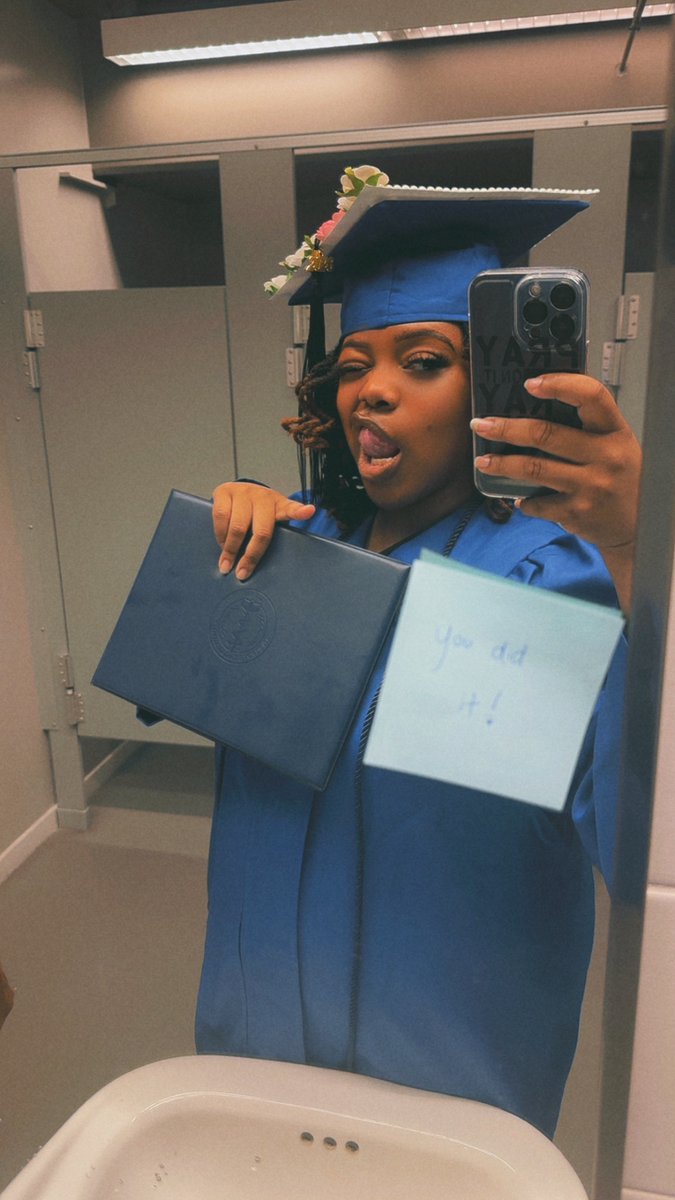 lydnetta88620's tweet image. Today I accomplished another degree 📜 

#UMA 
#MedicalBilling&amp;amp;Coding 
#Associates