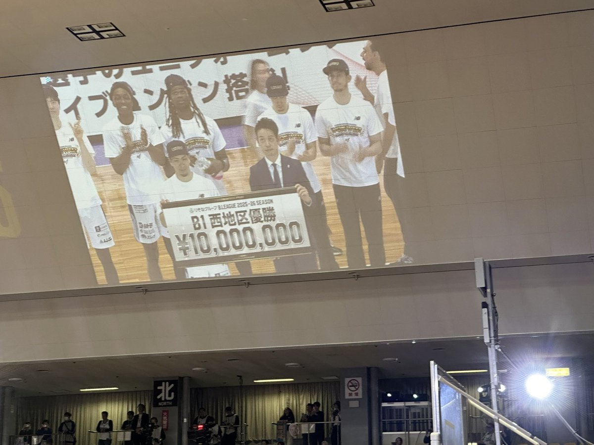 む tweet media