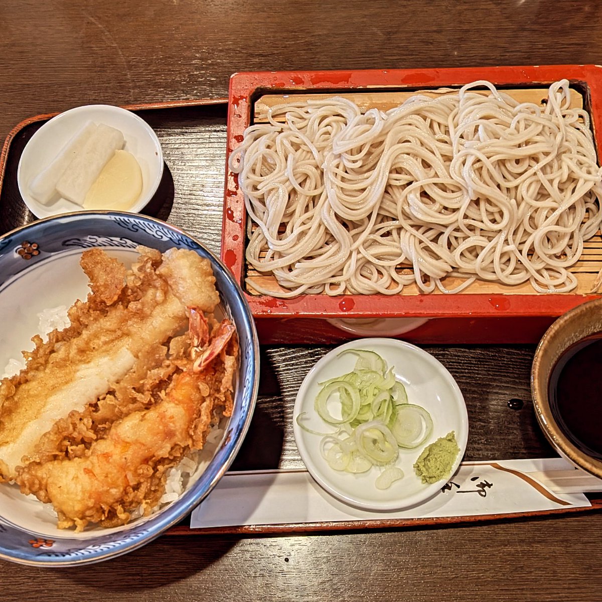 yo1tec's tweet photo. 金井庵
矢向駅から徒歩15分位の蕎麦屋
天丼セット、天ぷら蕎麦美味しいかったよ👍️

#金井庵 #蕎麦好き https://t.co/9hrmv5UhVy