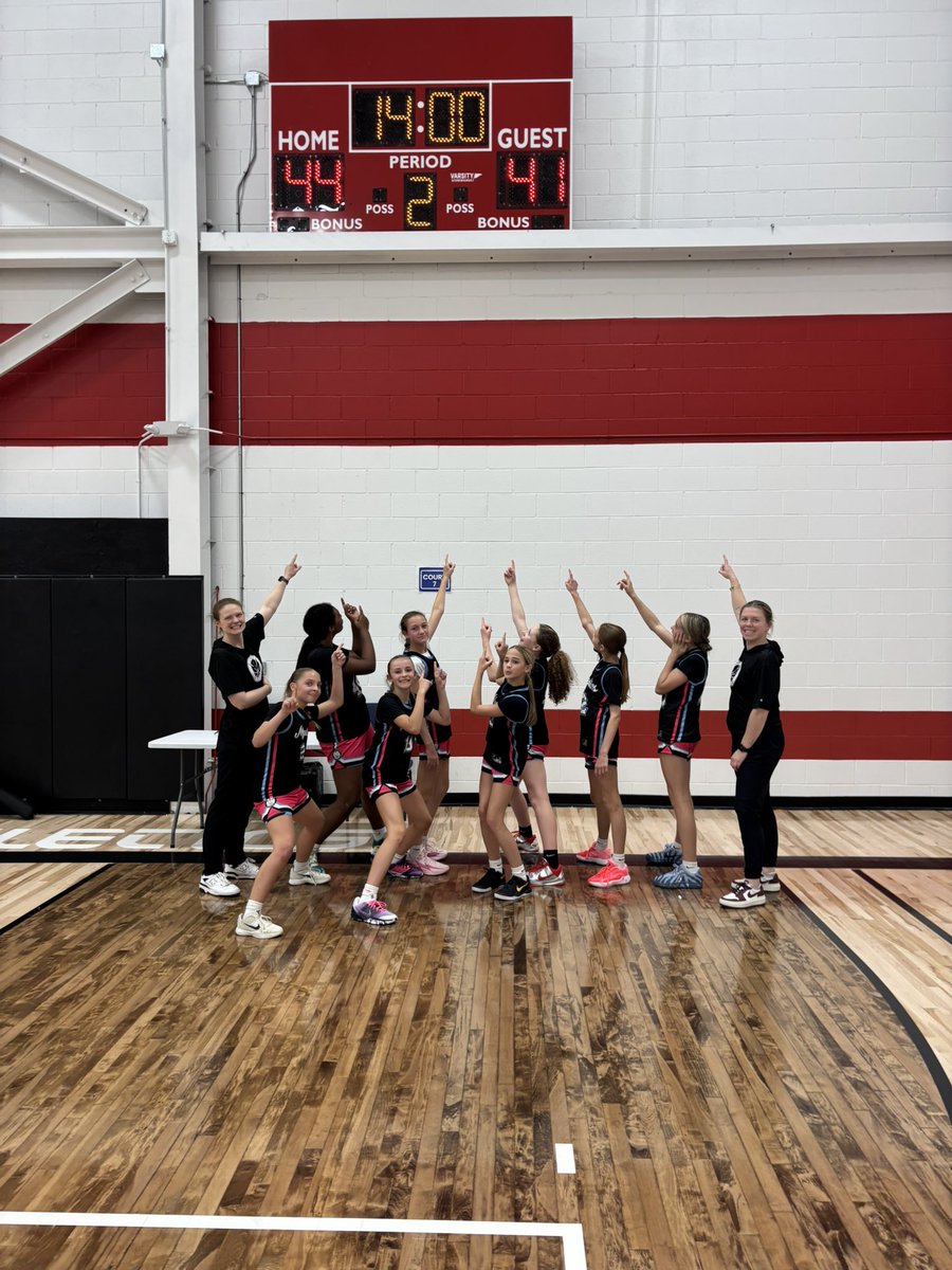 KensingtenH's tweet photo. BIG WIN for the championship today @PrepGirlsHoops College Tour- Wayne State in OT!! We fought HARD!!
4️⃣4️⃣-4️⃣1️⃣beating Michigan Storm. 
They wanted it—but we TOOK it‼️💪🏻🏆 https://t.co/y5CuDD9z0K