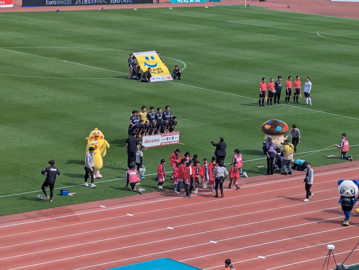 Jun071985's tweet photo. #ザスパ群馬
#横浜FC
久しぶりにドコモダケみたなからの横浜FC戦
去年までJ1チームに2連勝！
秋田には勝利。負けはしたが仙台、山形にはかなりいい試合内容。
J3チームには大敗。
サッカーがよく分からなくなってきた笑 https://t.co/0Rf9ahGk56