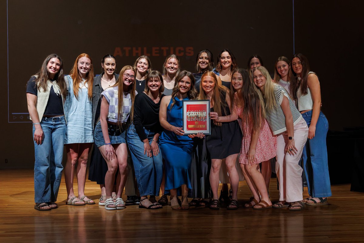 SCSUHuskies_VB's tweet photo. 𝐓𝐄𝐀𝐌 𝐏𝐄𝐑𝐅𝐎𝐑𝐌𝐀𝐍𝐂𝐄 𝐎𝐅 𝐓𝐇𝐄 𝐘𝐄𝐀𝐑🏆

We were named the @SCSUHuskies Team Performance of the Year 👏 

#HuskiesVolleyball 🏐 | #GoHuskies 🐾 https://t.co/IfykgG33m8