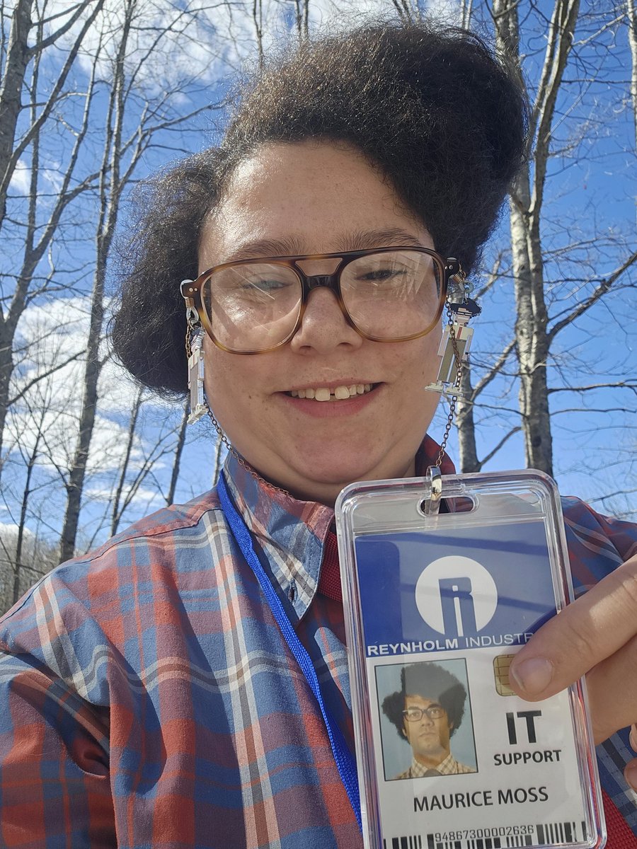 b_leneski's tweet photo. Hello... IT, I went to a comiccon today and dressed as Maurice Moss, he is my favorite character 😊 my mom gmade my hair like his, I hope you enjoy my cosplay 😊
#richardayoade #richardayoadefan #theitcrowd #theitcrowdmoss #mauricemosscosplay https://t.co/fWPIhQdd0p