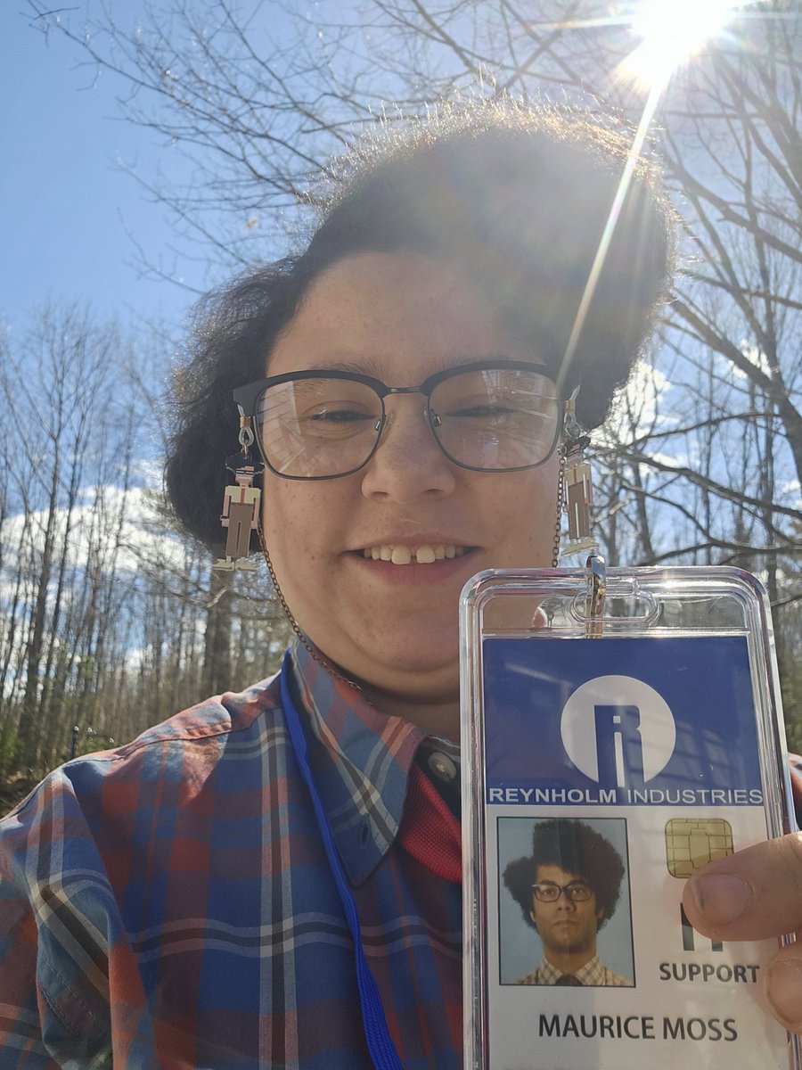 b_leneski's tweet photo. Hello... IT, I went to a comiccon today and dressed as Maurice Moss, he is my favorite character 😊 my mom gmade my hair like his, I hope you enjoy my cosplay 😊
#richardayoade #richardayoadefan #theitcrowd #theitcrowdmoss #mauricemosscosplay https://t.co/fWPIhQdd0p
