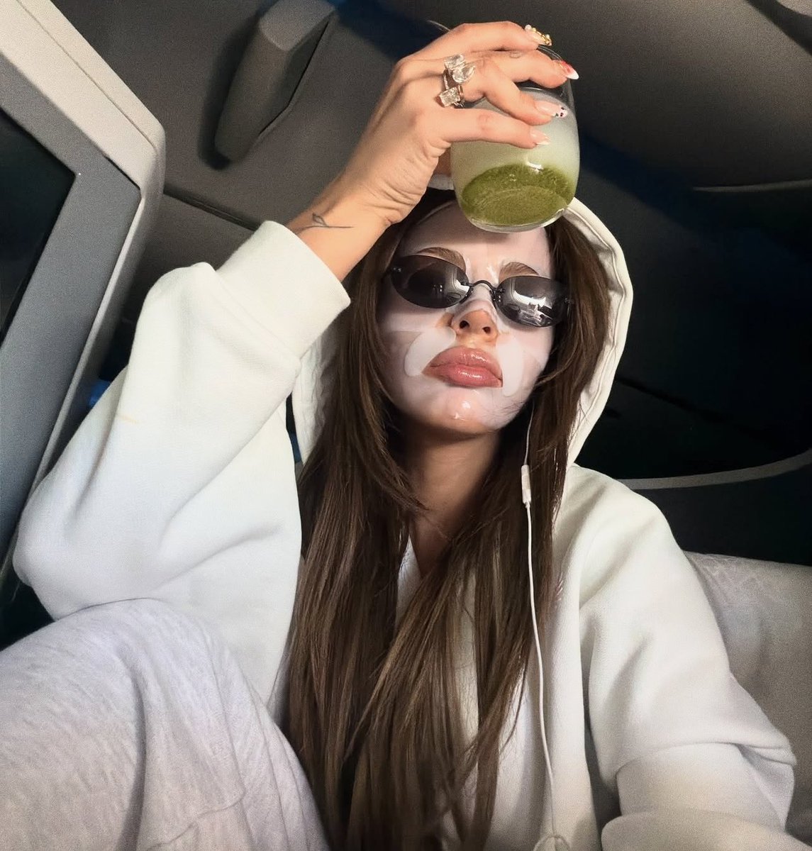 silkvanille's tweet photo. weekend mood https://t.co/FUj3mNglD3