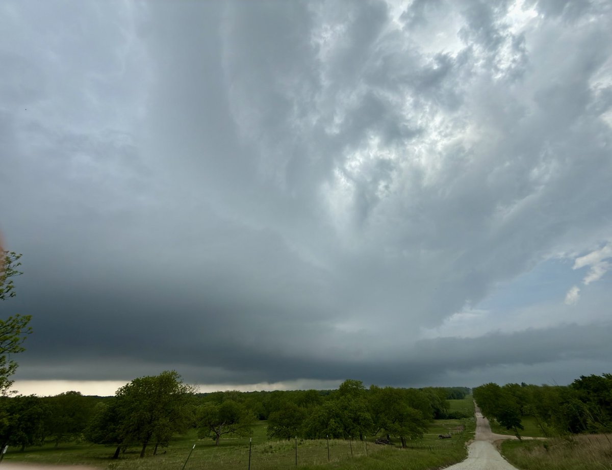 rabbit_stew_'s tweet image. Looking N near Stratford #wxtwitter