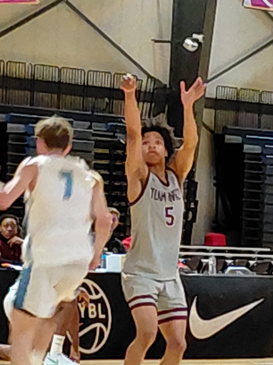 chickg3's tweet photo. Saturday morning Eye-Catchers @NikeEYB from Team United (NC) 16u in their win over Nightrydas- 6'6" '28 Isaac Smith #2 (Hargrave Military), 6'1" '28 Jaleel Smith #5 (Hunter Huss HS) and 6'2" '28 Micah Gunter #0 (Graansboro, NC Day School). https://t.co/ya8tAiAl74