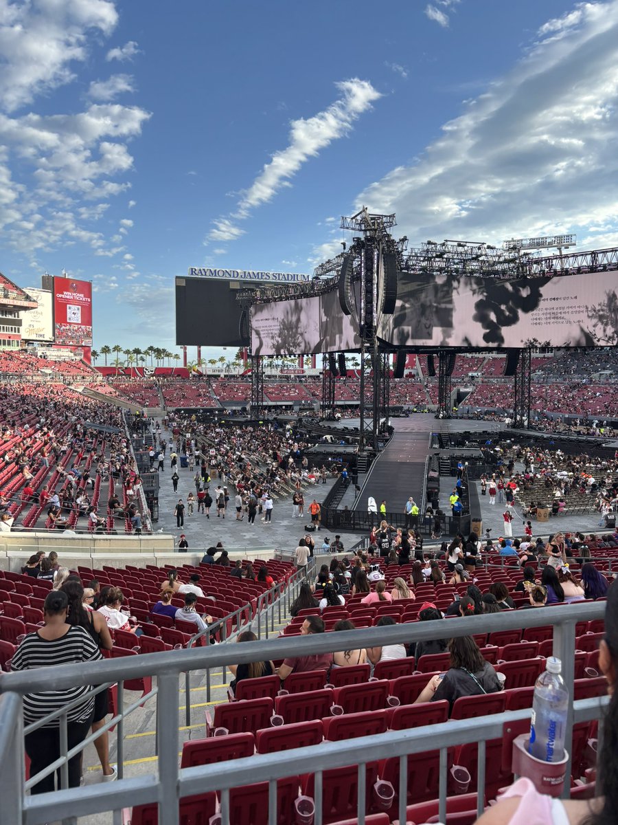 yun⁷⋆is seeing bts!!! 🏒 🪭 tweet media