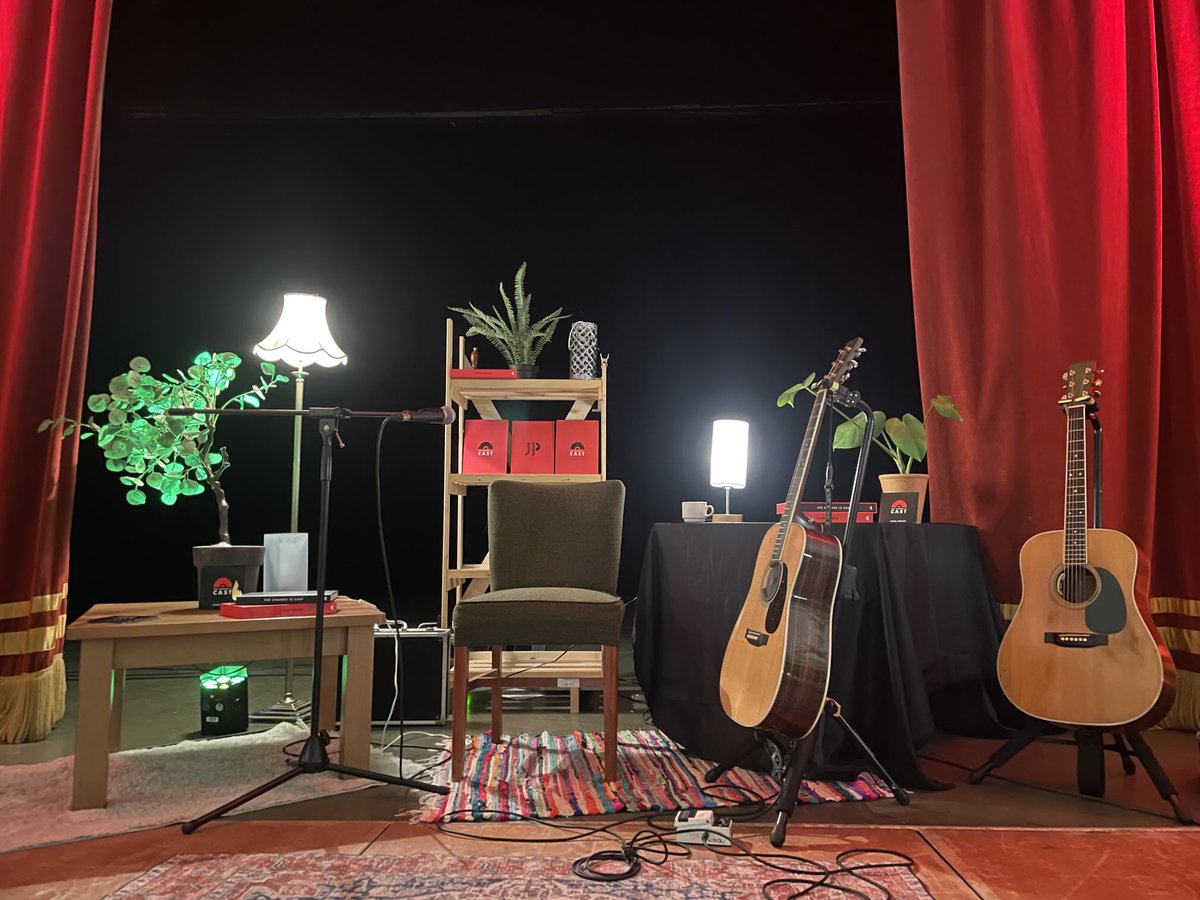 prettygreenboy's tweet image. John Power take a bow ! What a pleasure to spend an intimate evening listening to all your amazing stories and listening to songs we adore, past and present.. great to meet you at the end ! #johnpower #cast #thelas