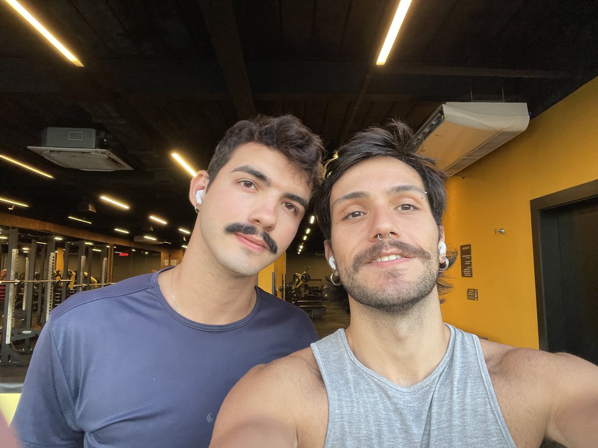 felipe viu a lorde 2x tweet media