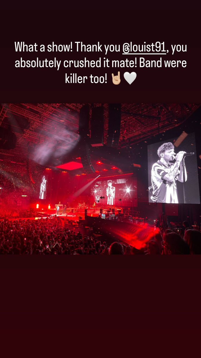 Louis Tomlinson photographed by Josh Devine on stage tonight!

"What a show! Thank you <a href="/louist91/">Louis Tomlinson</a>, you absolutely crushed it mate! Band were killer too!"

via joshdevinedrums