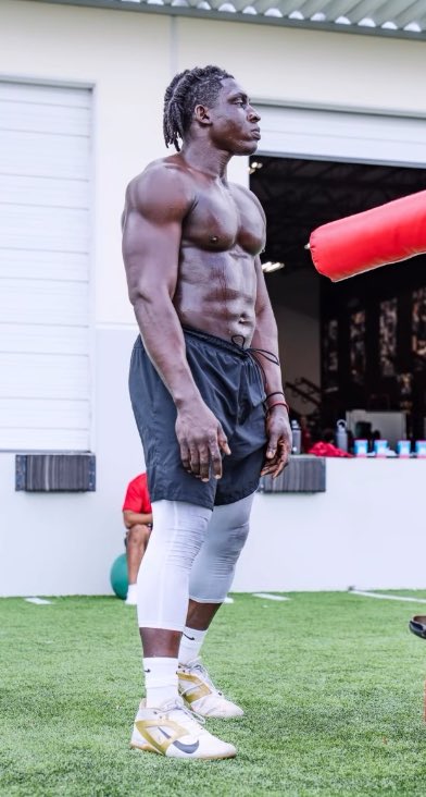 SharpFootball's tweet image. Uar Bernard

306 pounds, 6’4”, 4.63 40

6% body fat, 36” arms

Howie just took him