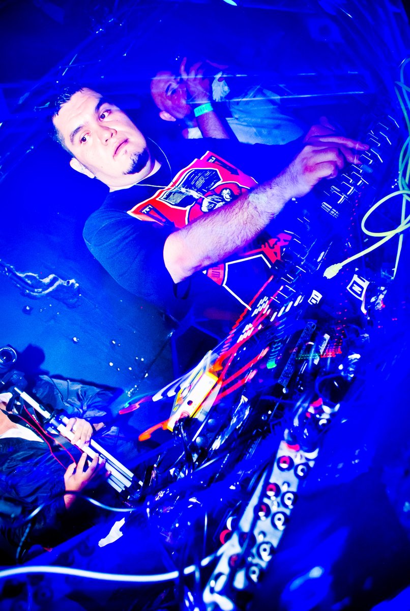 djjosespinnin's tweet image. TRANCE heads, this one is for you.
Vocal, uplifting &amp;amp; progressive trance on vinyl, mixed live.
👉 twitch.tv/josespinnincor…
#trancefamily #twitchdjs #realdjing #vinyldj