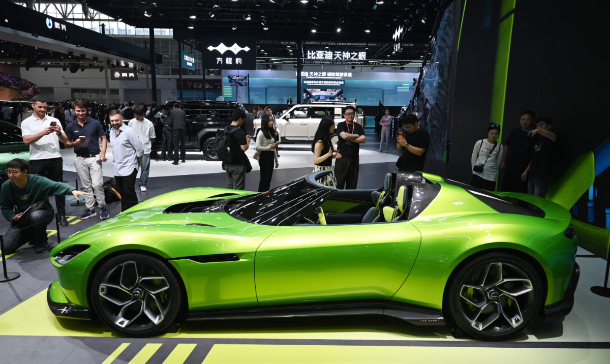 ArabNewsBiz's tweet image. At #Beijing auto show, #Chinese carmakers flaunt new technologies as global competition heats up arab.news/re6fk