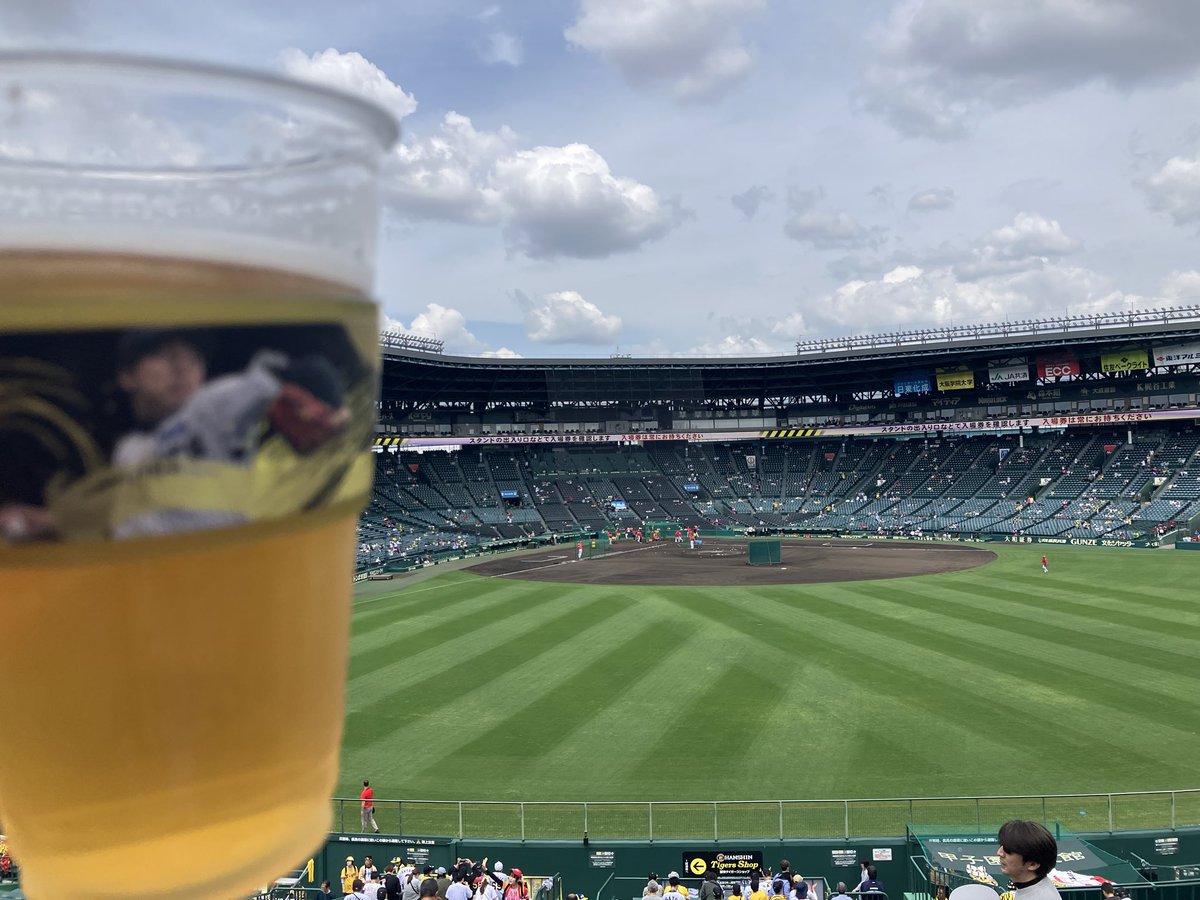 torasuke07's tweet photo. 昨日26シーズン開幕してから初めて甲子園で観戦しました。
結果は引き分けでしたが、新スタイルで初風船飛ばしが出来た事が感動でした。
#阪神タイガース #甲子園 https://t.co/wvlgIUc48f