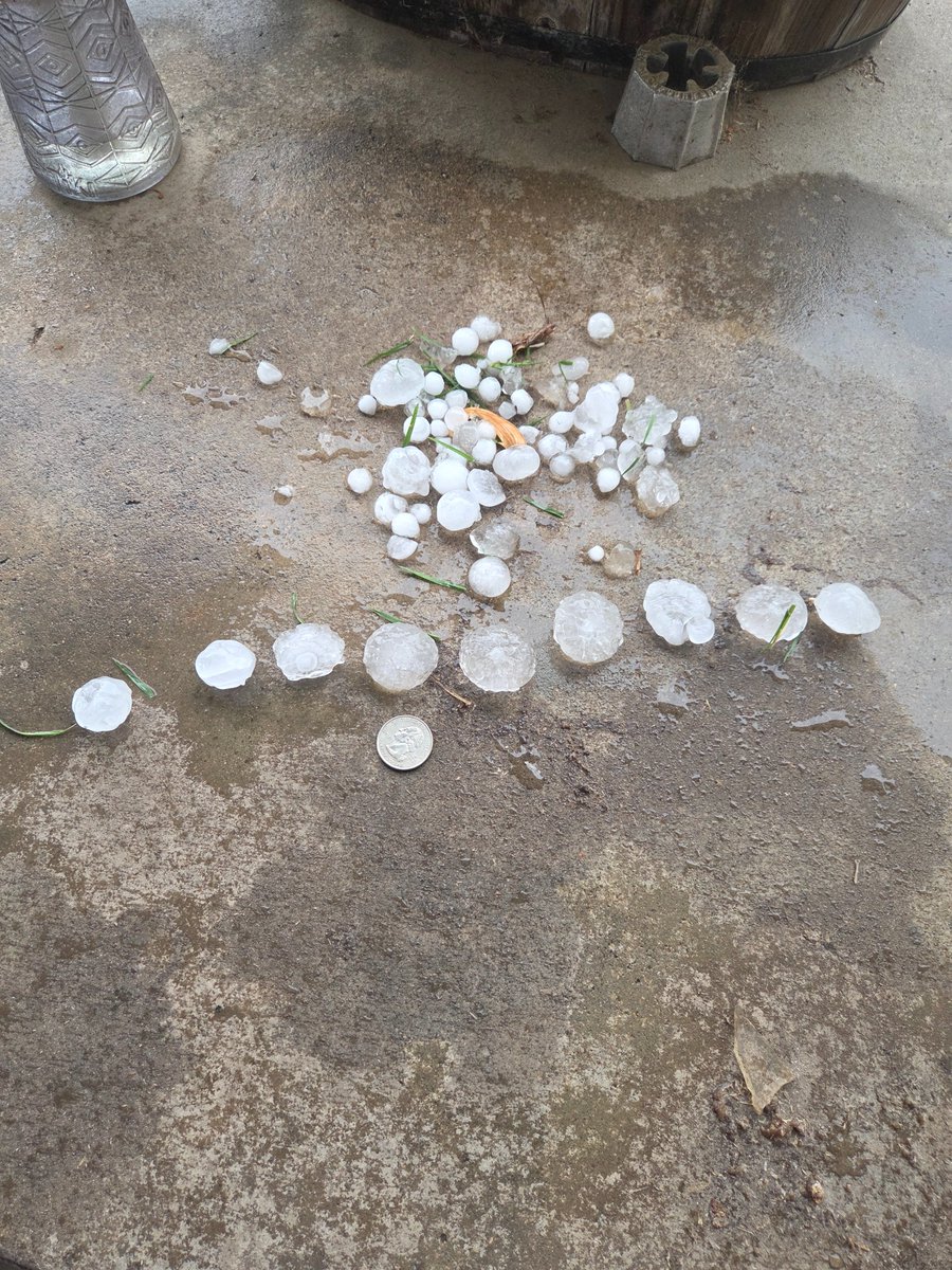 FarmedThat's tweet photo. @snodgrss 
Slow release moisture in Macksville KS. https://t.co/JOZWTGp1Ps