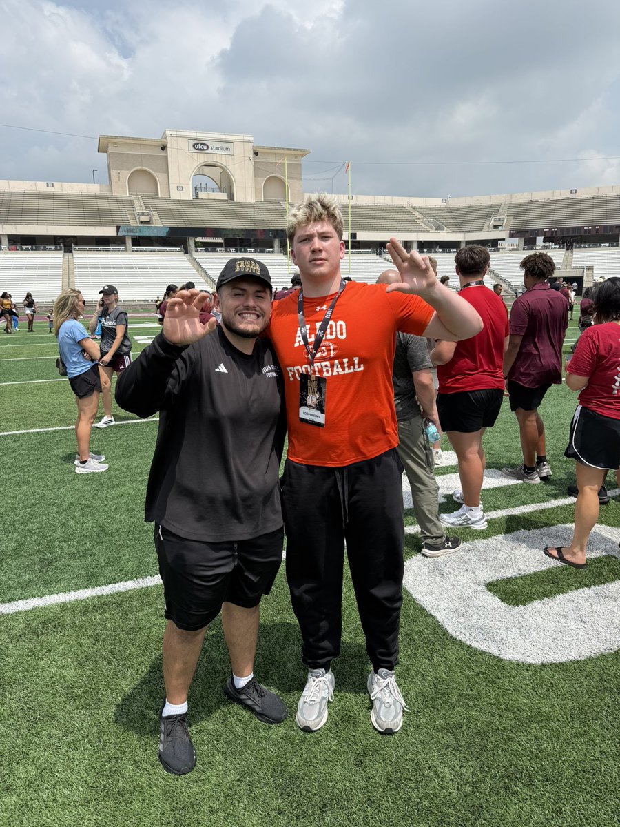 CooperElms2027's tweet photo. Had a great time talking to @CoachShoeOL and coach @andrewcobus at @TXSTATEFOOTBALL spring showcase. Excited to be back up for the prospect camp this summer

@RecruitAledo 
@CoachOrtizOL 
@AledoHFC 
@FiveStrongOLine 
@Clintanderson_ https://t.co/NZD8t6rnB5