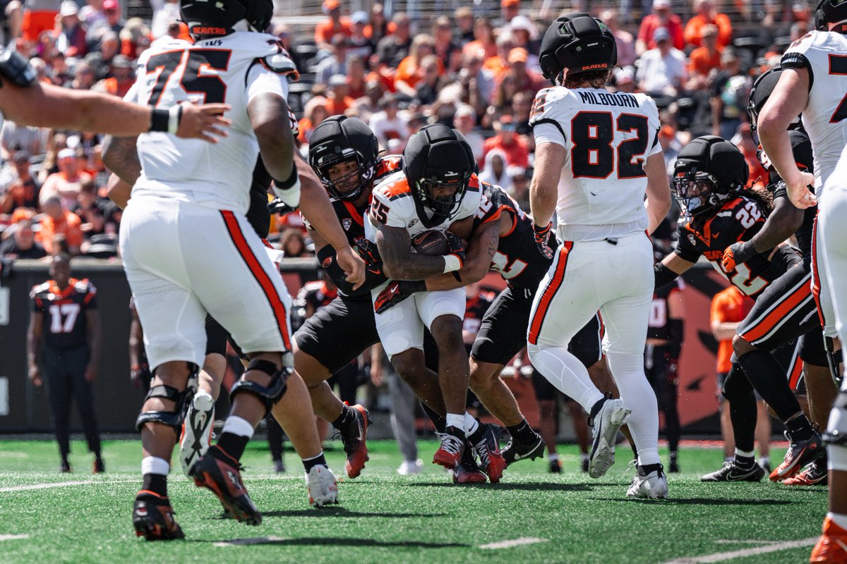BeaverFootball's tweet photo. Spring game scenes 📸 https://t.co/XiqdBIzKLq