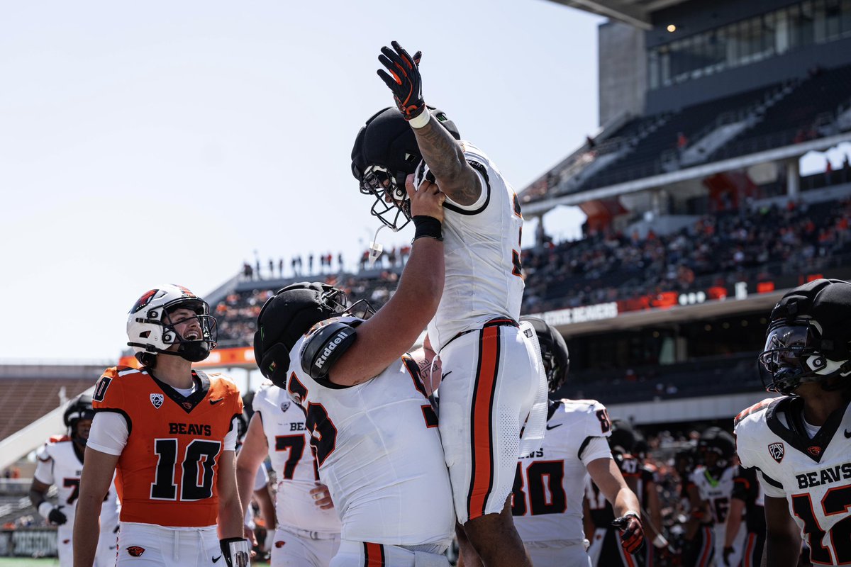 BeaverFootball's tweet photo. Spring game scenes 📸 https://t.co/XiqdBIzKLq