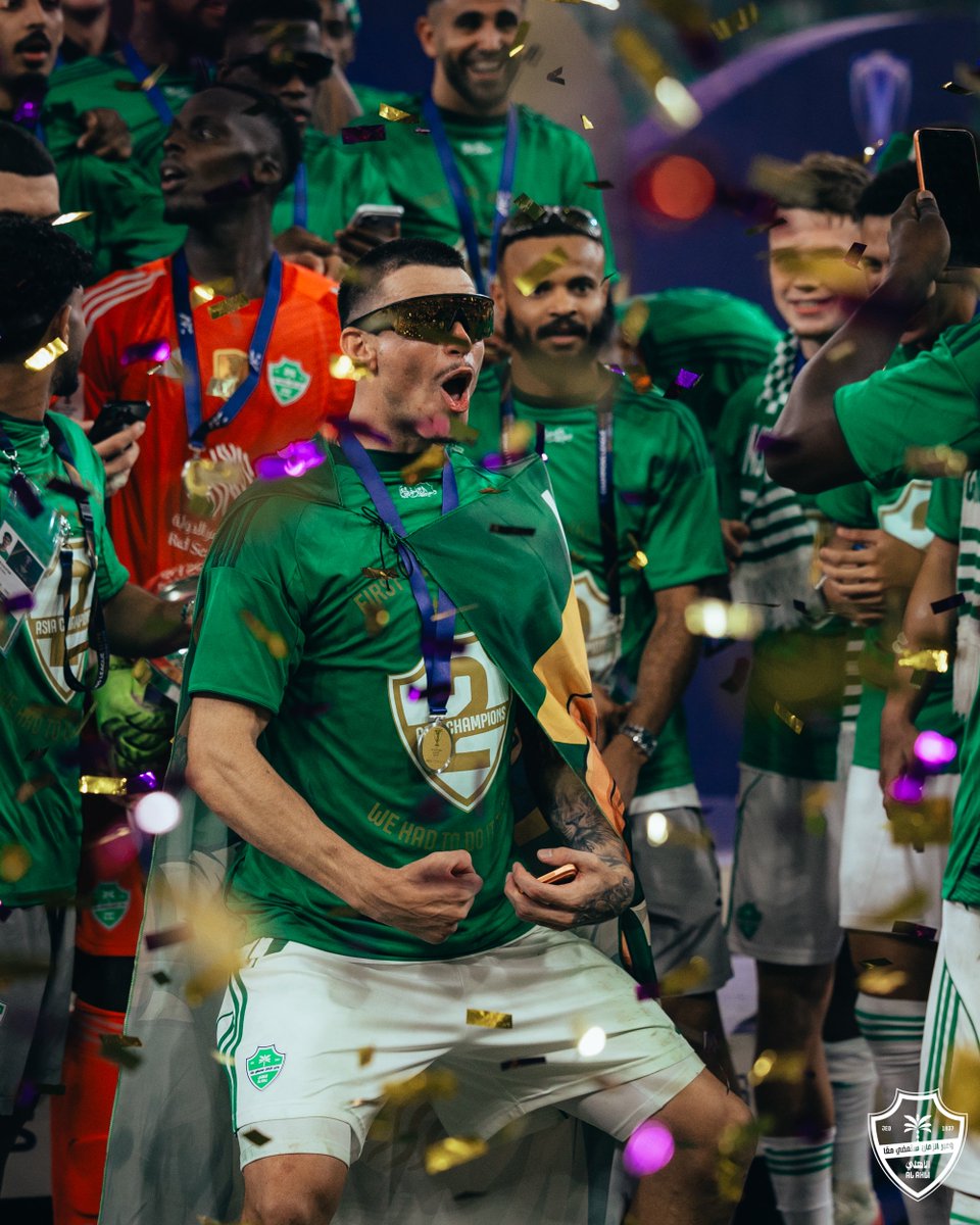 ALAHLI_FCEN's tweet photo. The Steel and the Gold 🏆 🛡

#AlAhli | #ACLElite | #LetsGoWithAlAhli