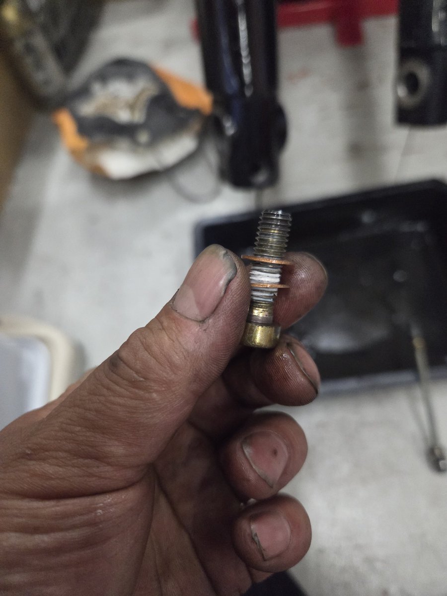 RambleMotorcyc1's tweet photo. 昨日、引き上げたロングフォークダイナの修理
昨日は手付かずだったので早朝から作業
もうね、何も言うことありません。
どちらのお店か存じませんがお仕事いただきありがとうございます。

#ramblemotorcycle #四国 #愛媛県 #松山市 #バイク屋 #ハーレー #ハーレーダビッドソン #fxd #mjバイク https://t.co/5j8hfUX08E