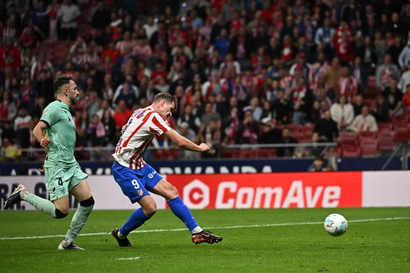 siempreatletico's tweet photo. #AtletiAthletic 3-2😀Vuelta a la senda de la victoria en el 123 cumpleaños del @Atleti con un precio muy caro por la lesión de Barrios. La magia de Griezmann y un doblete de un Sorloth colosal devuelven la sonrisa al Metropolitano antes de la batalla de la Semifinal de Champions. https://t.co/YtaK3eSJxF