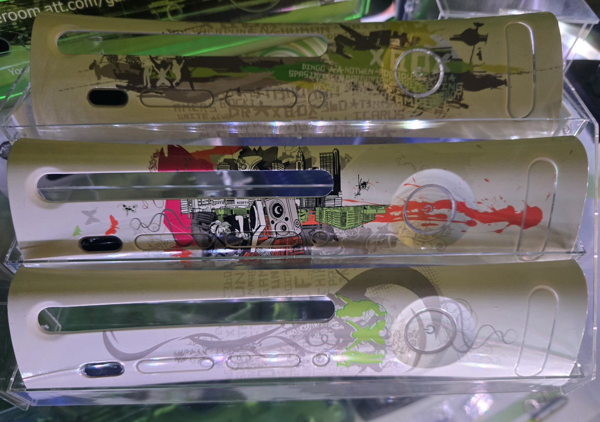 ImOGXboxGamer's tweet photo. Have a very special and very rare set of faceplates today! Only 200 given out. These were given out to the first 200 visitors to the 2006 Austrian Xbox 360 Experience Event. All 3 are numbered on the backside. Absolutely beautiful! 💚
#xbox #ogx #xbox360 #ogxboxgamer https://t.co/jTkm8j6x9U
