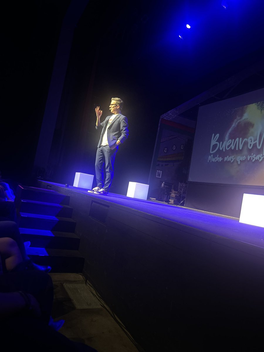 JaviBva's tweet image. Muy top el espectáculo de Víctor Parrado en #Barcelona… Casi dos horas para reflexionar y no parar de reír… este verano irá de vacaciones a Asturias pero también queremos verle en las tablas… ojalá que se de… #Crack #SugusDePiña