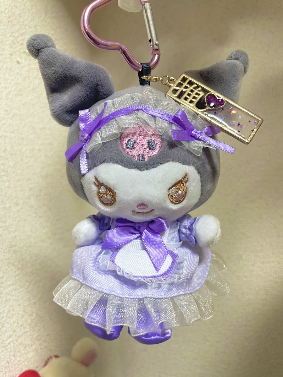 marie_pppu's tweet photo. キャンドゥにあった推しレジンが最強！！
ポム推しのお友達と推しカラーで作��てみたよ💛💜
スンスンも好きだから一緒にスシローの時に確保したものをアレンジ…✨

#クロミ推し
#レジン
#推し活 https://t.co/ggiNbpoSrN