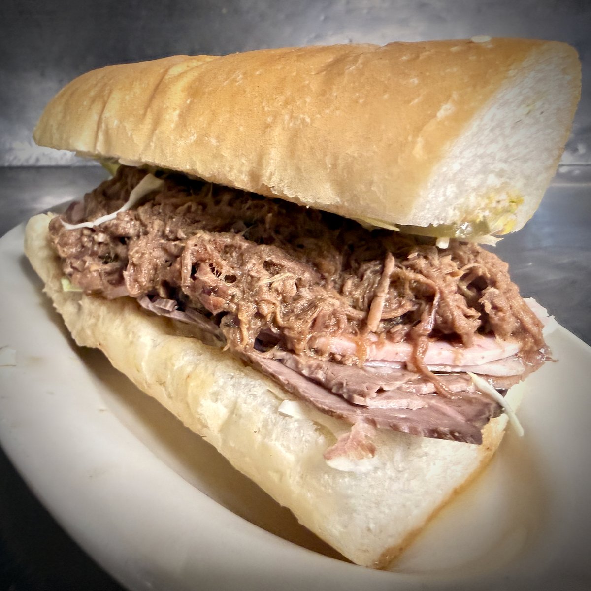 MothersNOLA's tweet image. Not just a sandwich—the one people come back for. The Ferdi Special: ham, roast beef, and debris, all in one. Famous at Mother’s for a reason. #NewOrleansFood #local MORE INFO linktr.ee/mothersrestaur…