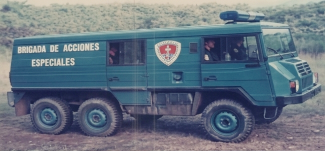 FAV_CLUB's tweet image. #Historia🇻🇪| Vehículo táctico Steyr-Puch Pinzgauer 712K perteneciente a la Brigada de Acciones Especiales del antiguo Cuerpo Técnico de Policía Judicial. El  Pinzgauer en varias versiones, fue ampliamente usado por las fuerzas militares y de seguridad venezolanas en los 80s/90s