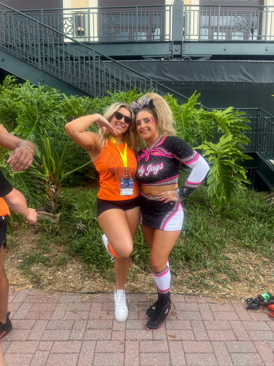 reeserobinsss's tweet photo. @305EMPIRE couple of your toxic/lj sister duo earlier today 🧡💖 https://t.co/T6CnDBCkYw