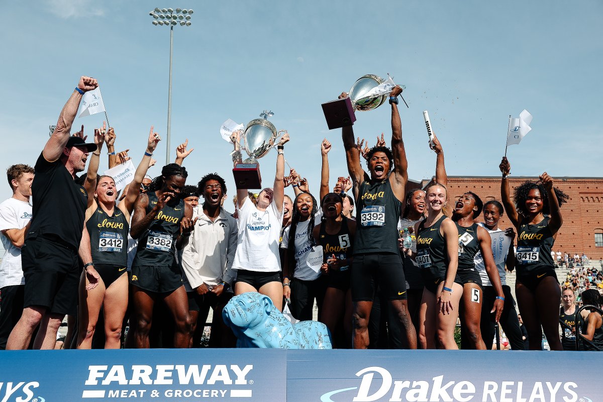 IowaXC_TF's tweet photo. Always fun competing at the Blue Oval 🙌

#Hawkeyes Sweep 2026 Drake Relays 📒 https://t.co/DeY5Te6WH2 https://t.co/gyzXpEAh6u