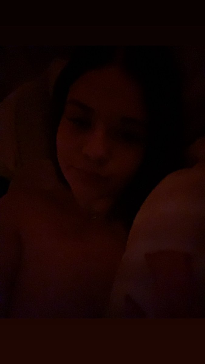 thelovergirl200's tweet image. red lights ;) #fyp #foryou #viral #explore