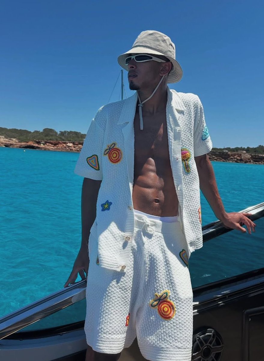 J. ⭐️ tweet media