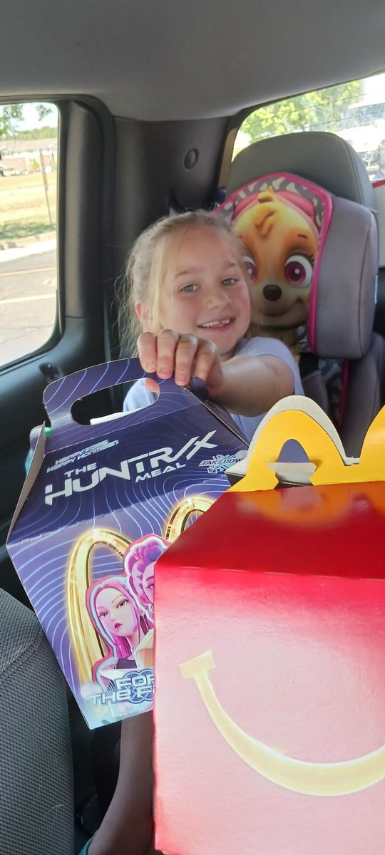 BreadofL1FE's tweet photo. Happy Huntrix Meal Girl
@McDonalds https://t.co/RZqSeQo1h2