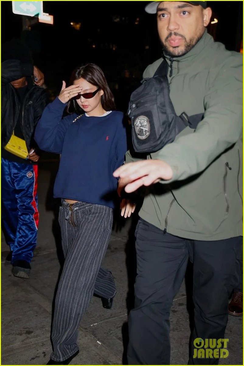 DC 제니 갤러리 tweet media