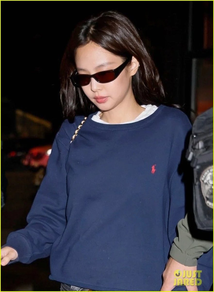 DC 제니 갤러리 tweet media