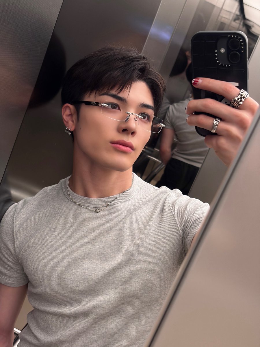 andTEAMluneGBL's tweet image. 🌐 [WEVERSE] 260426
     #MAKI Post 🐶

"good nightttt😴😴"

🔗weverse.io/andteam/artist…

#andTEAM_MAKI #앤팀 
@andTEAM_members