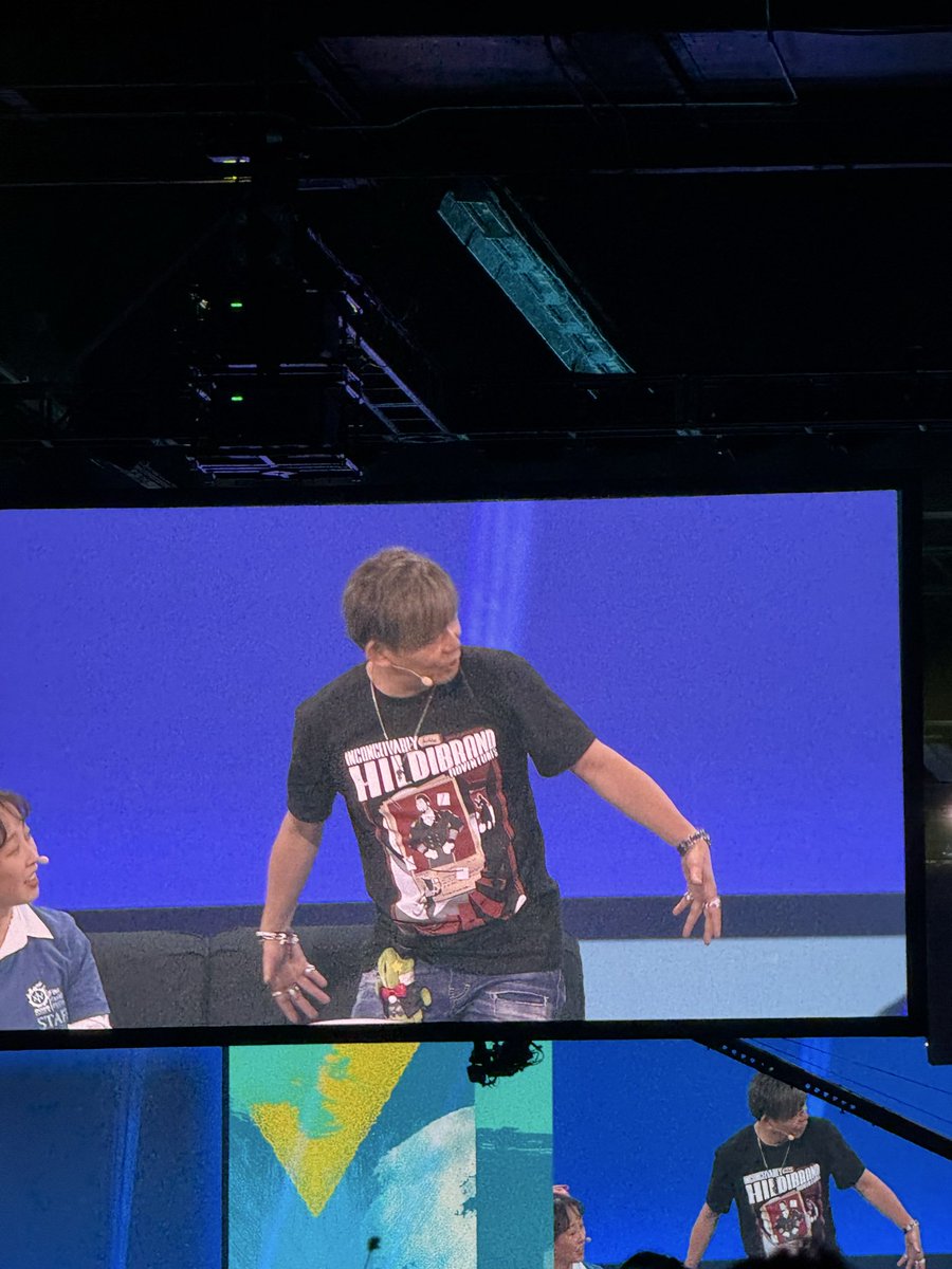 cvtniss's tweet photo. A story in many parts LMAOOOO. HE’S GONNA TALK TO THE TEAM ABOUT BUTT SLIDERS AGAIN WAHAHAH!!’ NO ONE CAN EVER TELL ME YOSHI P DOESN’T CARE ABOUT US!!!!! 🤣🤣😭😭😭 #ffxiv #ffxivfanfest https://t.co/ni68BzO4Me