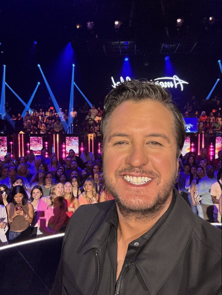 Lukebryanfv's tweet photo. Cheesin’ cause we’re watchin the Top 14 tonight! Who are y’all excited to see? #idol https://t.co/VBWUzuOpU7