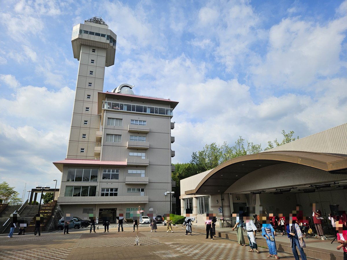 昨日は尾張旭のスカイワードあさひに行ってきました！
郡上おどり名古屋同好会の7周年記念イベント、音源で白鳥おどり&amp;雅さんのお囃子で郡上おどりを踊ってきました✨
途中で菓子まきがあったりと和やかな雰囲気で楽しかった！😆

#郡上おどり名古屋同好会
#お囃子愛好会・雅
#白鳥おどり
#郡上おどり