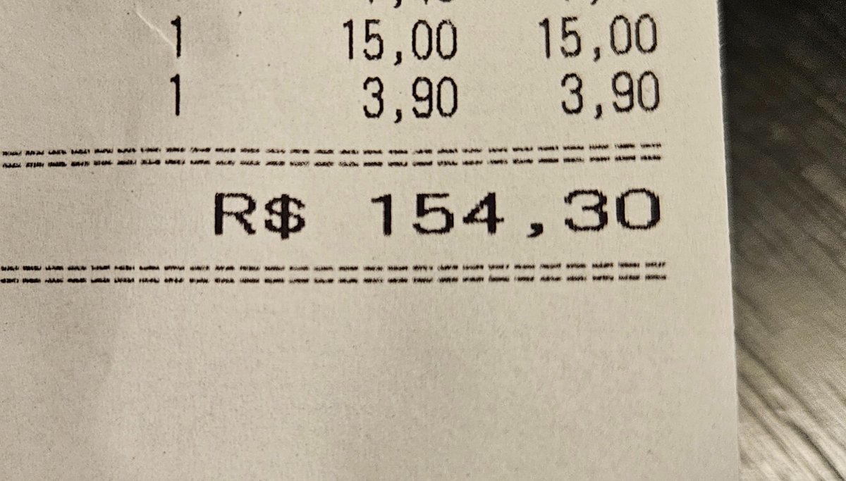 Literalmente 2 drinks e um temaki em Curitiba = 154 pilas.

Nem o dolar zimbabuano está valendo tão pouco quanto o real!