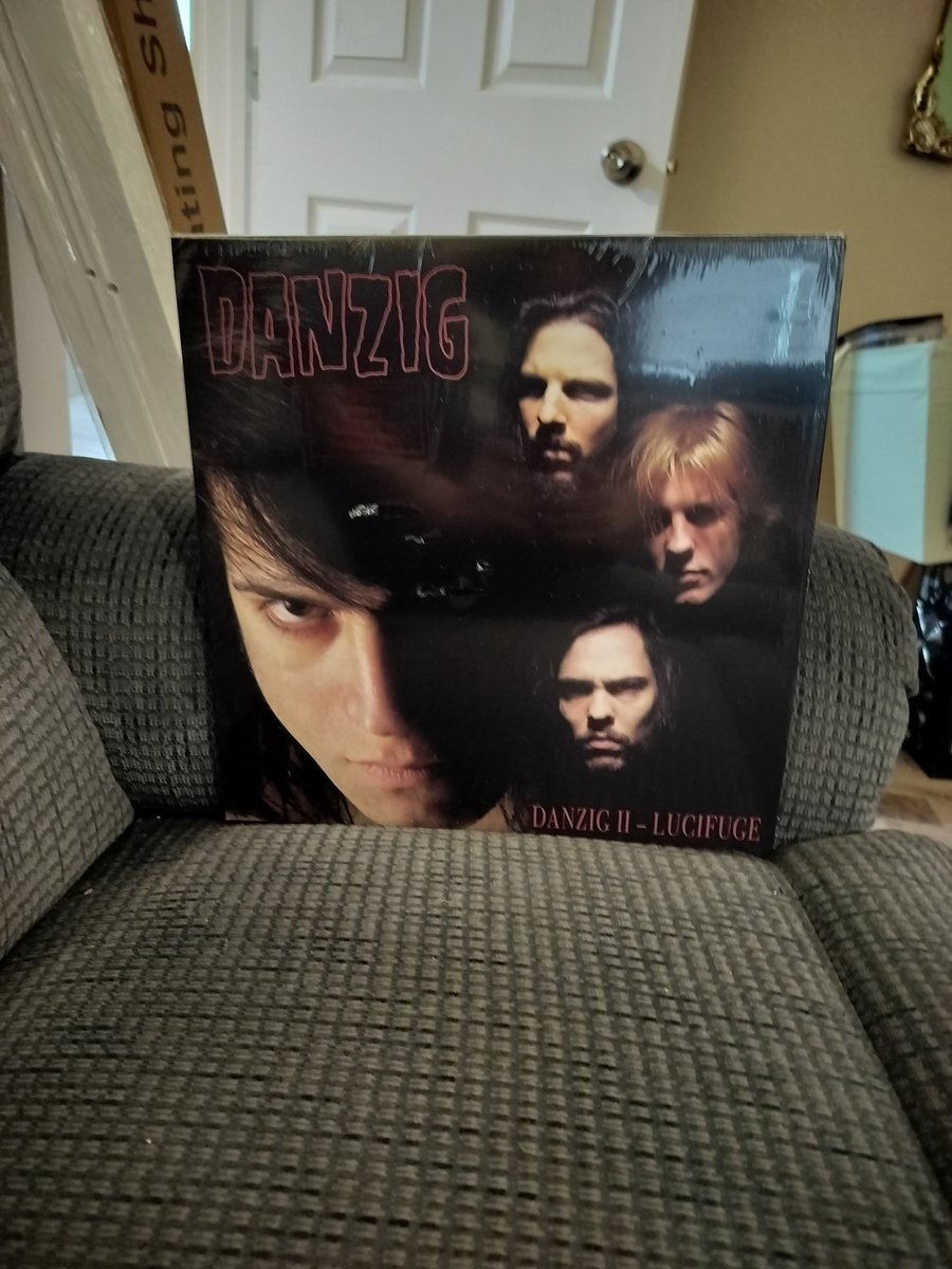 djpbe's tweet image. Danzig - Danzig II - Lucifuge

The one with Her Black Wings.

#90s #90smetal #saturday90svinylrevival #rickrubin #chuckbiscuits