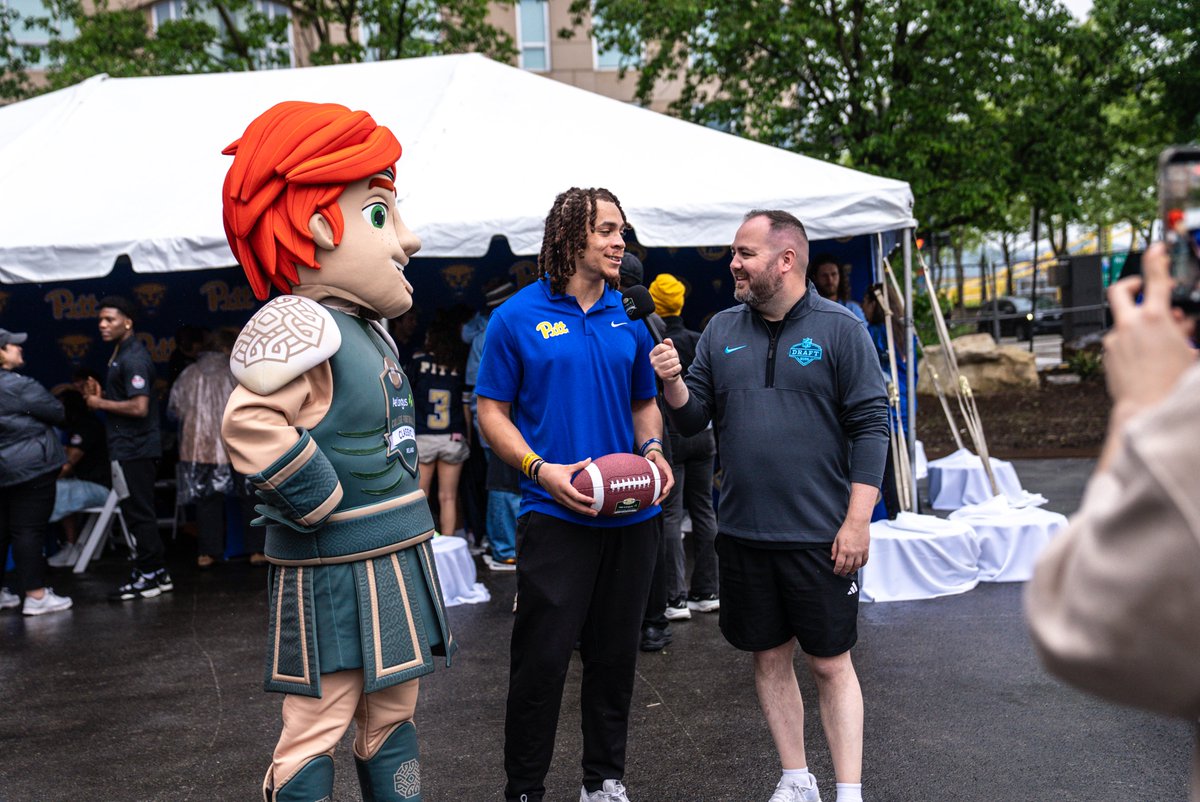 Pitt_ATHLETICS's tweet photo. And that’s a wrap on the Pitt Block Party at Arts Landing 🎬

Thanks to everyone who stopped by all weekend long! 🔵🟡 https://t.co/wszVko2MAz