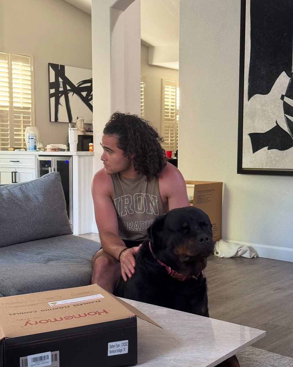 tweet pra manifestar o big four no brasil imediatamente precisamos deles aqui servindo corpos gostosos nas praias e face card nos restaurantes chiques de sp amamos muito todos e sou cadelinha 

WE LOVE OUR OFF CAMPUS CAST